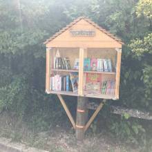 Boîte à livres située à Gomberville